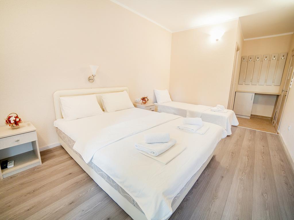 ホテル Pansion Nobel Petrovac 部屋 写真