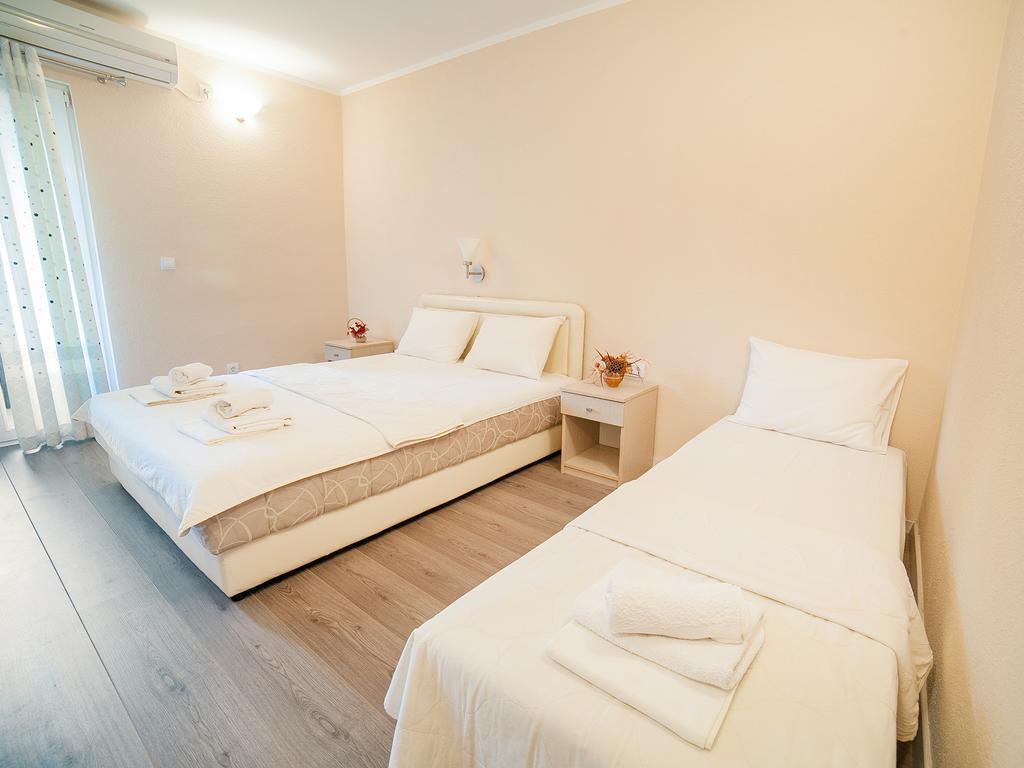 ホテル Pansion Nobel Petrovac 部屋 写真