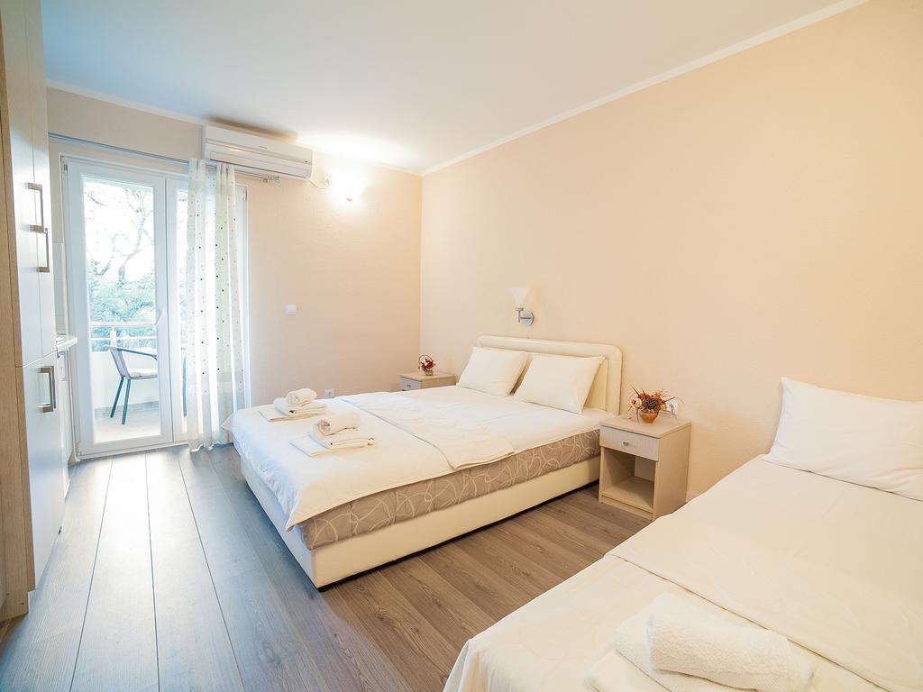 ホテル Pansion Nobel Petrovac 部屋 写真