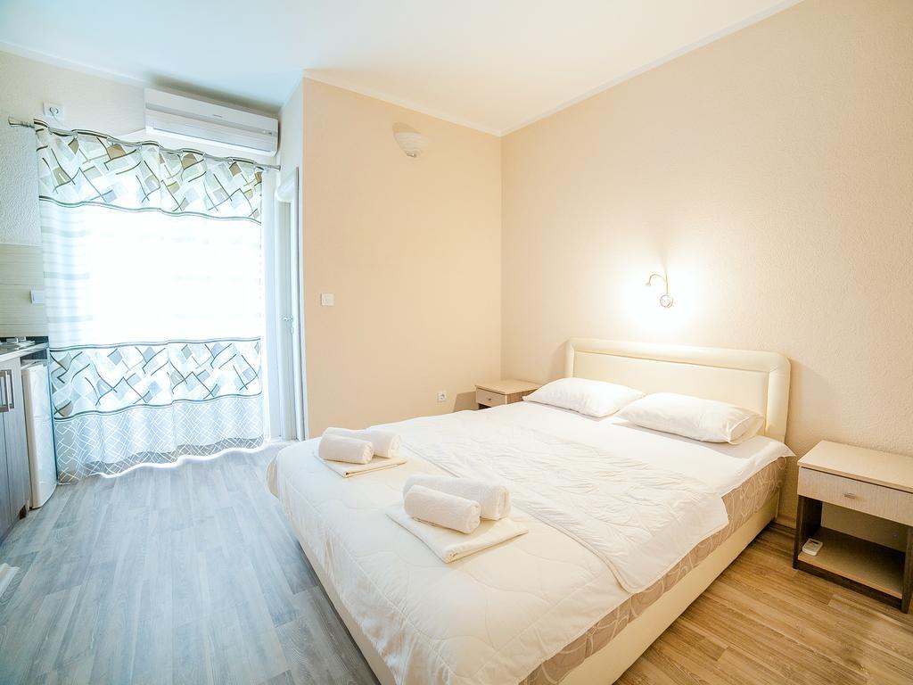 ホテル Pansion Nobel Petrovac 部屋 写真