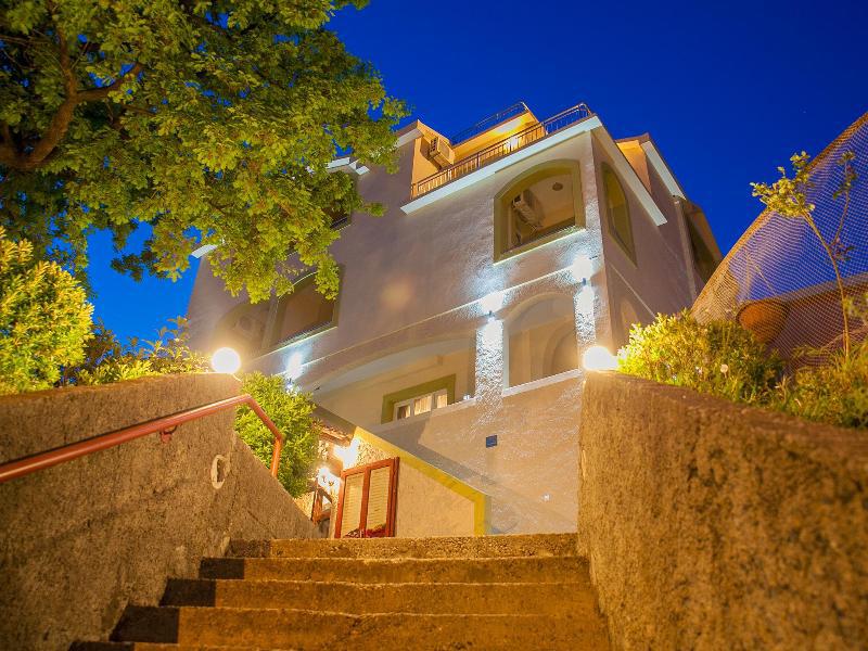 ホテル Pansion Nobel Petrovac エクステリア 写真