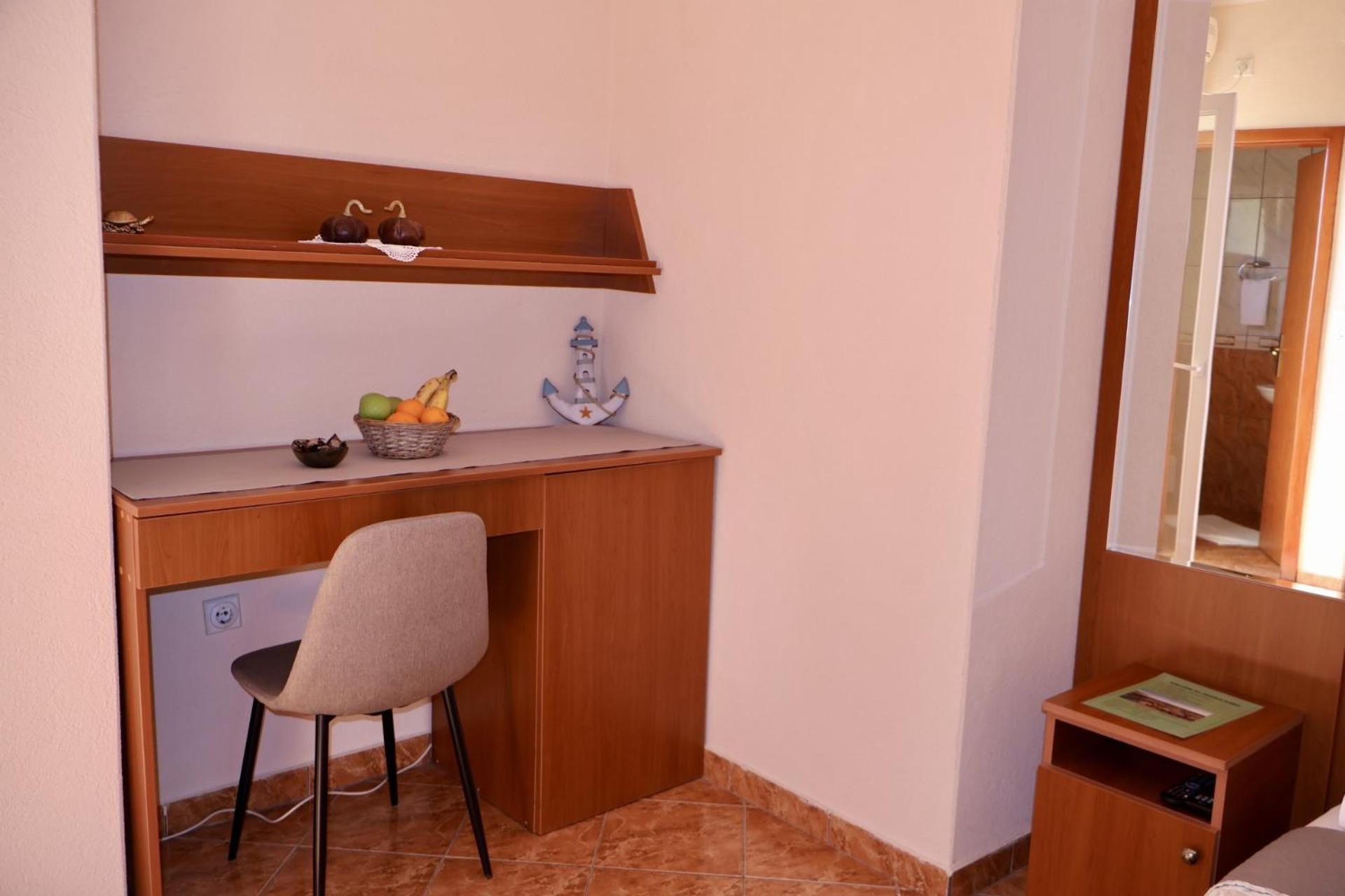 ホテル Pansion Nobel Petrovac エクステリア 写真