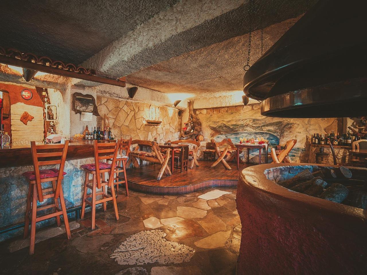 ホテル Pansion Nobel Petrovac エクステリア 写真